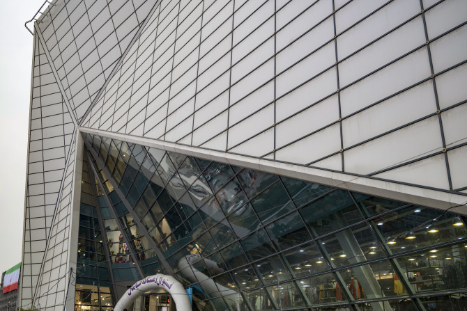 مجموعه عکس‌ خانم مهرالنساء با عنوان: صبامال