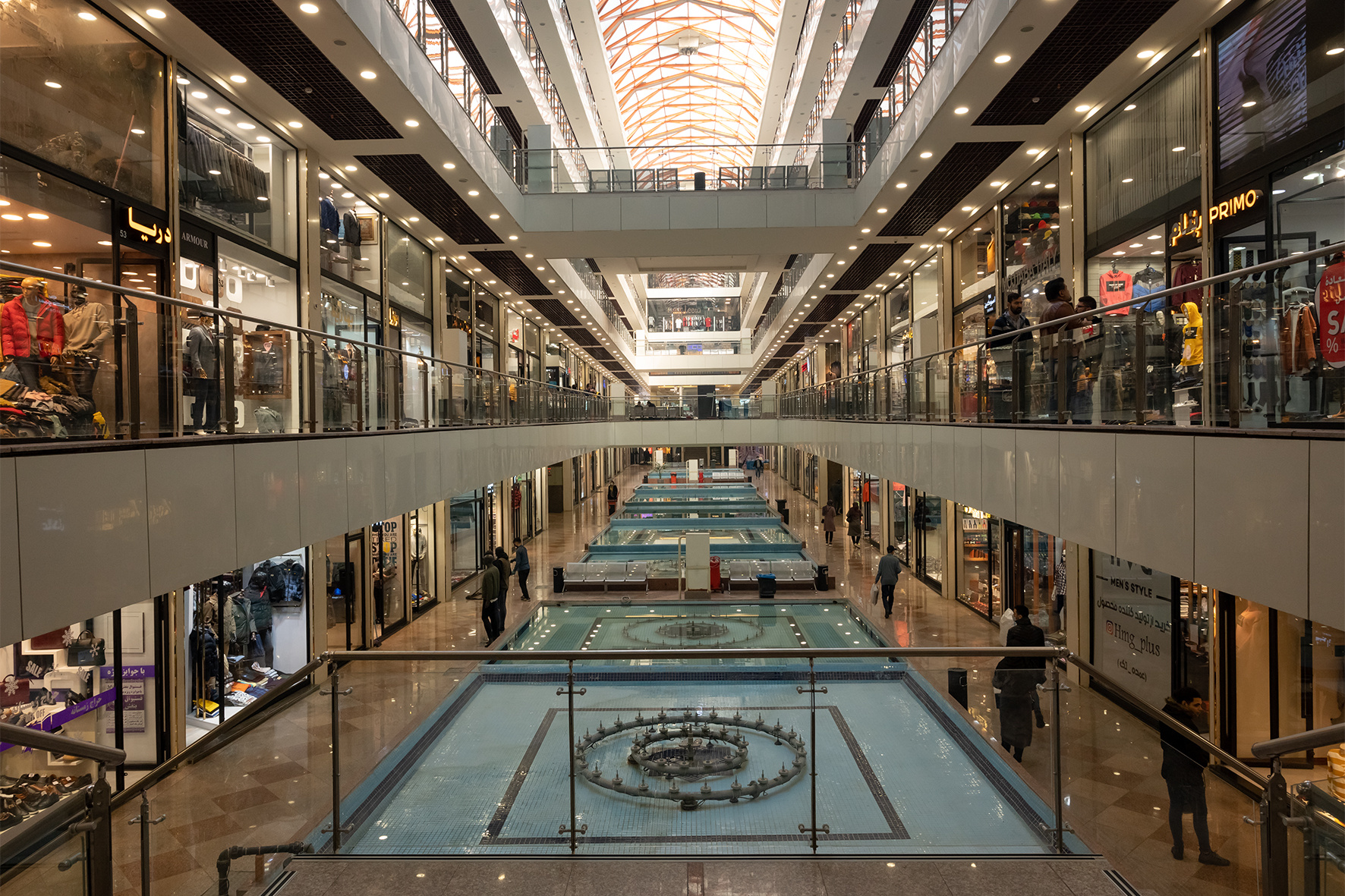 مجموعه عکس خانم عاطفه عباسی با عنوان: پلاسکو