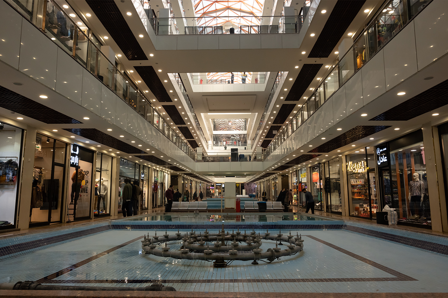 مجموعه عکس خانم عاطفه عباسی با عنوان: پلاسکو